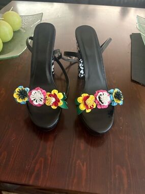 Black Floral-Appliqué Strappy Heeled Sandals